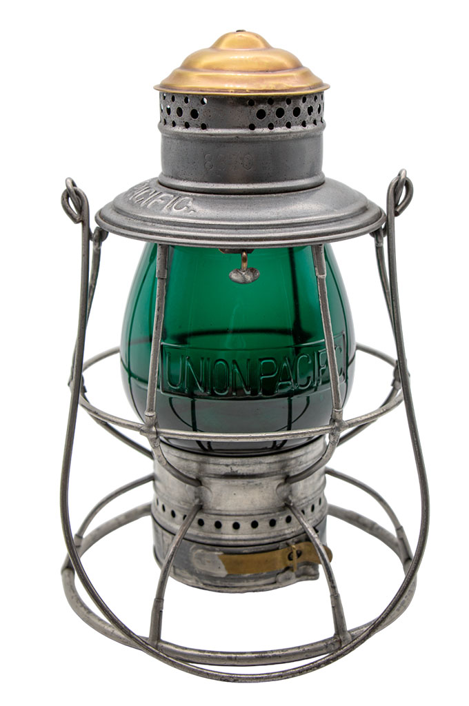 union-pacific-brasstop-wire-bottom-lantern-green-cast-globe-union-pacific-railroad-old railroad lantern-railroad antique-utah railroad lantern-utah-wyoming-transcontinental railroad-railroad antique-railroadiana-wyoming-nebraska